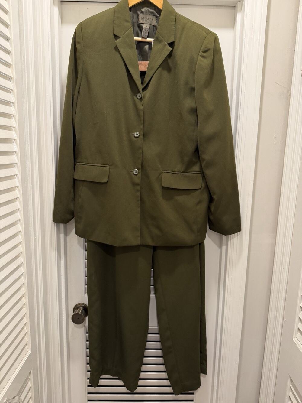 Uniform John Paul Richard Women’s 14 Green Polyester 2 Piece Pant Suit Set